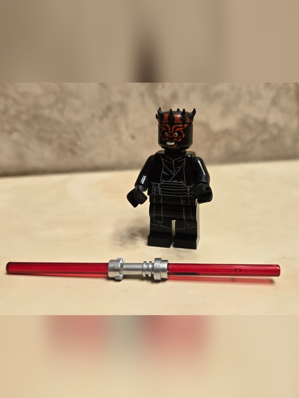 Lego Star Wars Darth Maul Sith Minifigure with Double Bladed Red Lightsaber